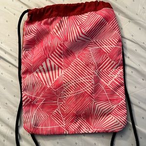 NWOT. Under Armour Cinch Bag